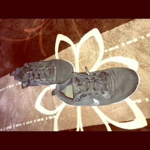 Shoes Nike barely used clean.